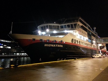Larsen Glass, hurtigruten, kveldsarbeid, glass, båt,skip